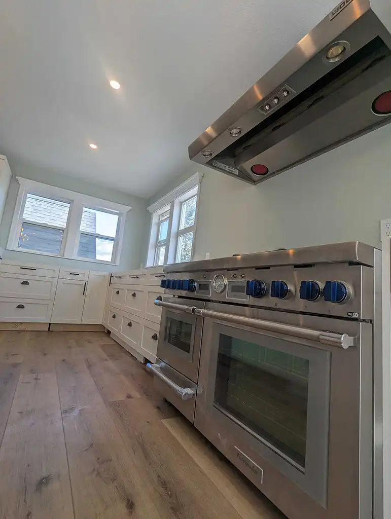 side view of a kitchen by Vision Project Services