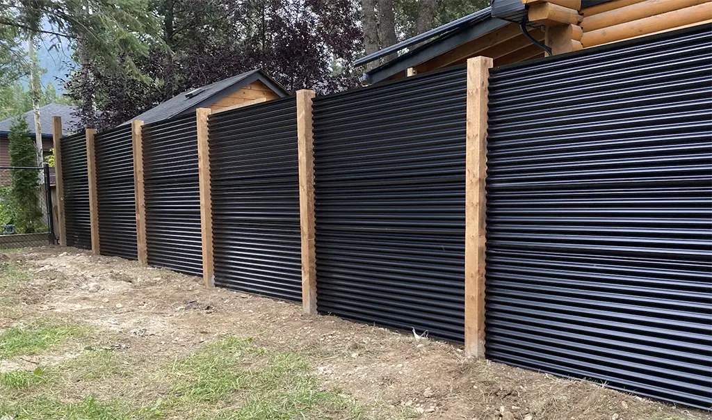 surrogated metal and wood fence